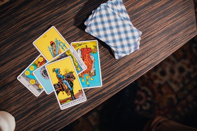 Tarot : Interprétation des cartes - Myst Spiritisme  Tarot, Signification  carte tarot, Tirage carte tarot